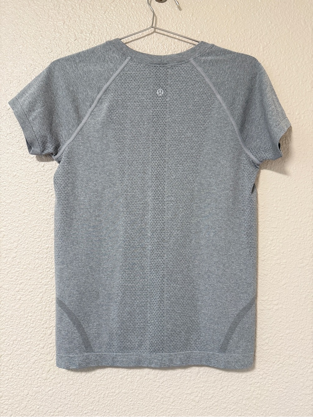 Lululemon Swiftly Tech Short-Sleeve Shirt Workout Top Size 8 Light Grey - Picture 2 of 5